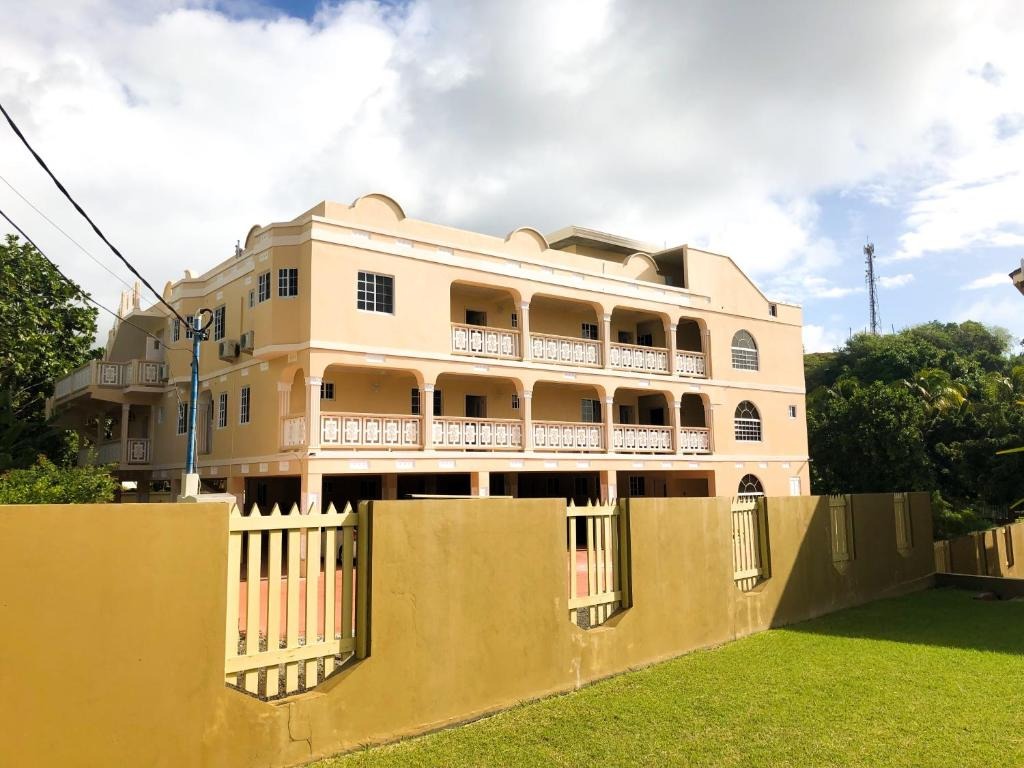 Check out the top-rated Single and double room apartments St Vincent for an affordable vacation on the island. Calliandra's Apartment Agency offers single and double bedrooms to travelers.
